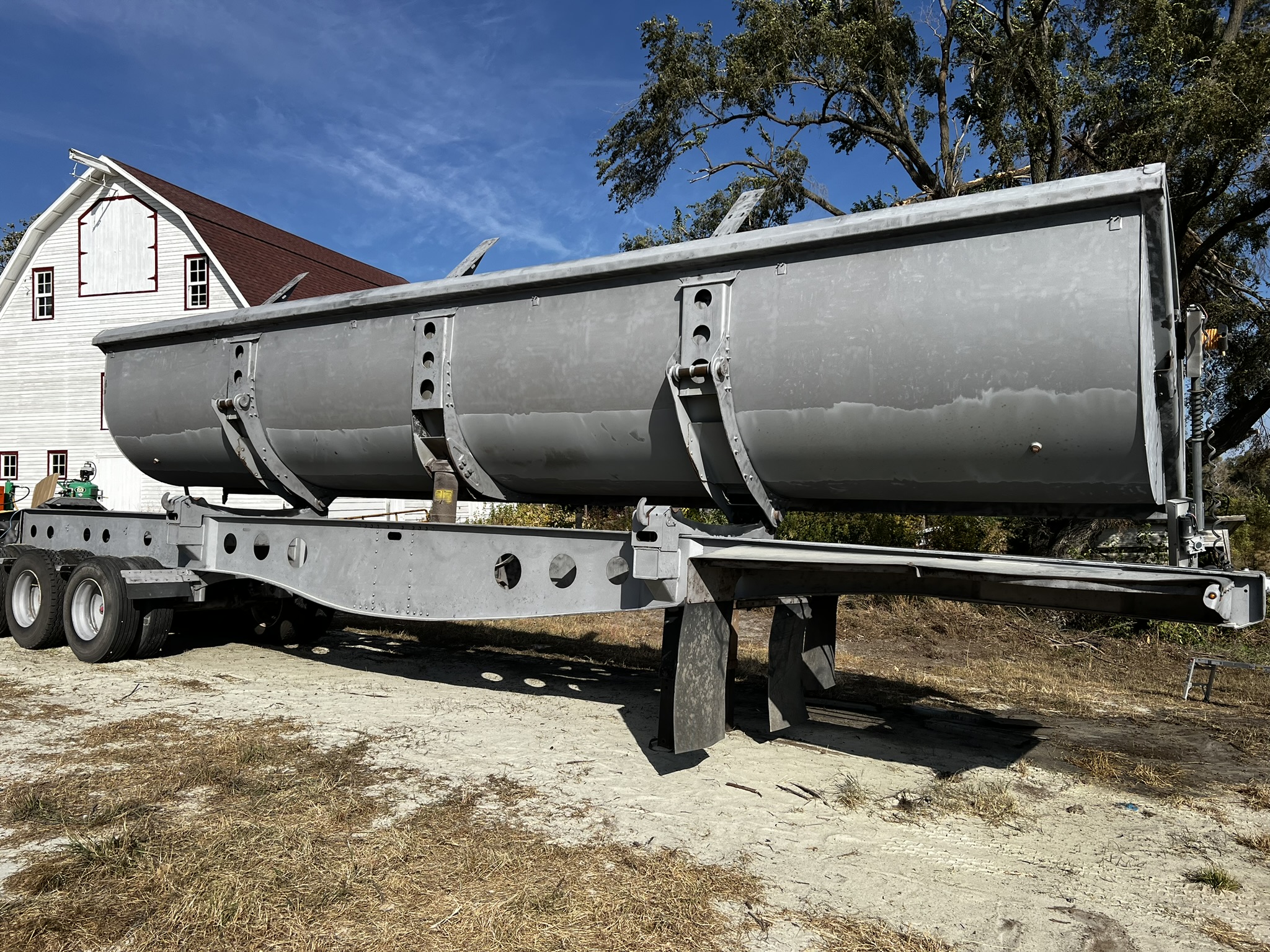 Trailers & Heavy Equipment